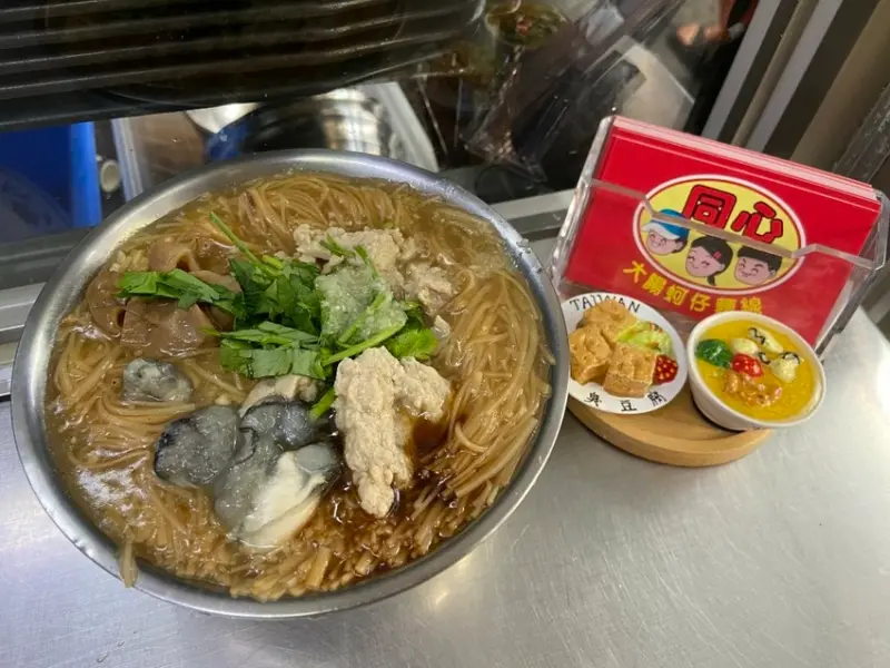 ​​​​▲捷運古亭站美食：同心大腸蚵仔麵線 /藍色棉花糖咬蕃茄 提供、WalkerLand窩客島整理