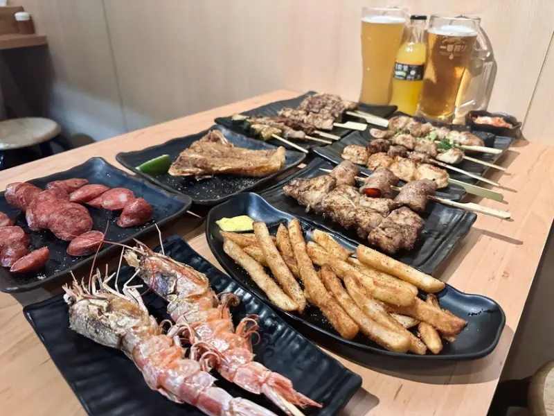 台北。中山︱松江南京站：台北平價串燒價格最低一串只要19元︱柒息地串燒居酒屋長春店