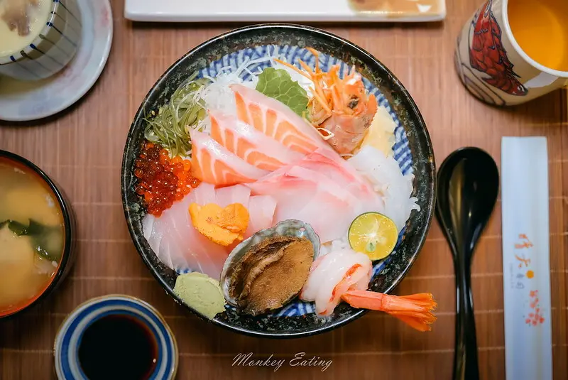 【台中大雅】晴天壽司│食材新鮮的低調日本料理，必點12貫握壽司、丼飯份量超飽足！