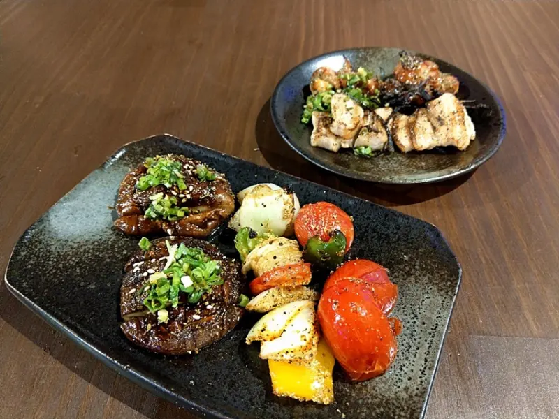 宜蘭串燒居酒屋，半露天用餐環境，是宵夜好去處，近宜蘭車站、東門夜市-1919老行口燒烤餐酒館