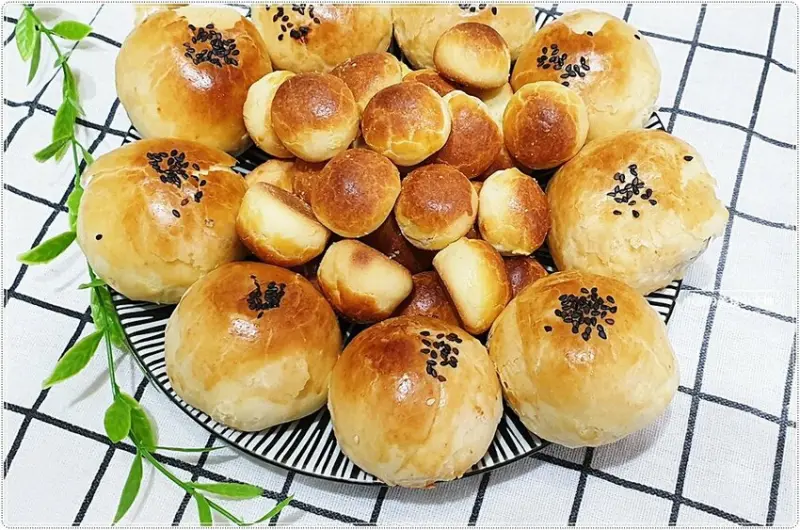 榮泉餅店║傳承42年老店，在地人的口袋名單，每到中秋必買蛋黃酥，鳳梨球也很推！！