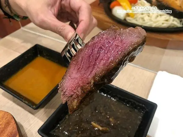 台中西屯平價牛排【焰王牛排】美味親民的排餐響宴 鄰近科博館平價美食