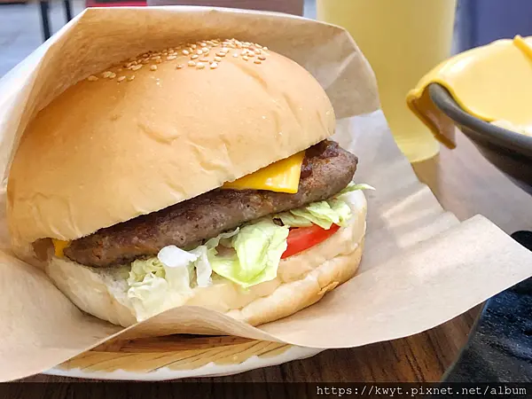 【台南海安路美食】哈胖high胖海安店。海安路最強宵夜15元起！外帶回饋最高15趴！附菜單