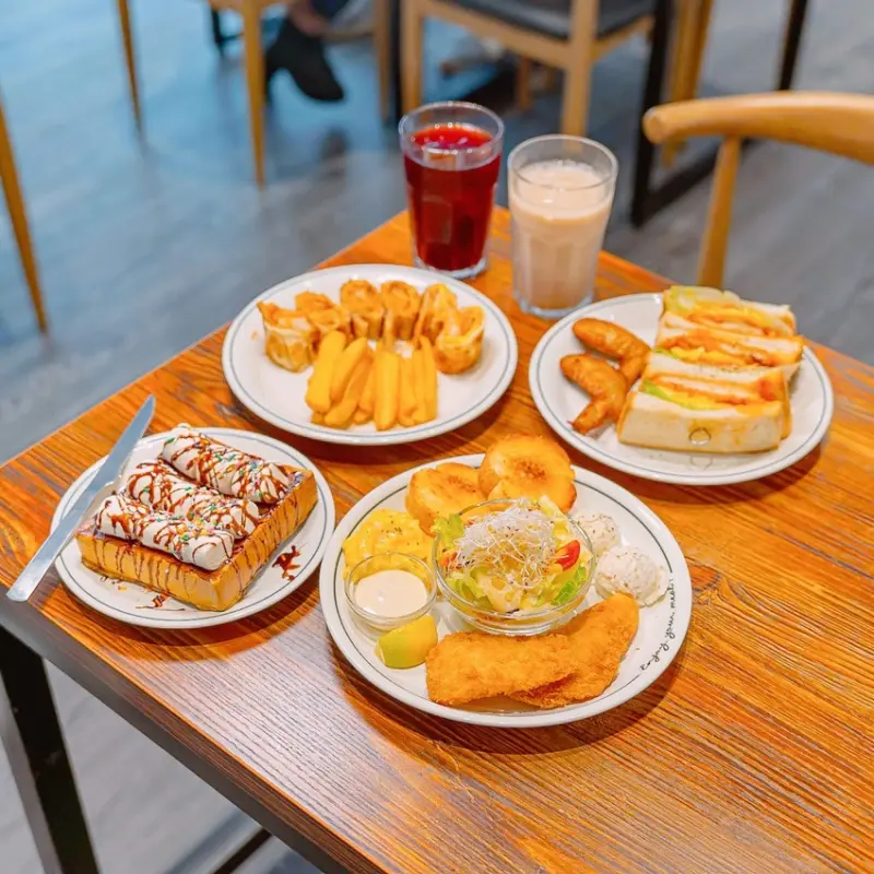 泰式吐司、蛋餅必點，還能吃到英式炸魚，多種特殊餐點的隱密文青早午餐 | 【桃園 桃園區】丄青初食 桃園店