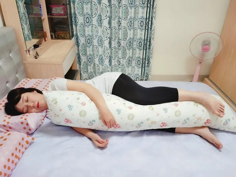 睡覺不能只單單依靠一張好床，還要搭配一個好的抱枕才算完美！GreySa格蕾莎成人側睡抱枕睡出好體態。