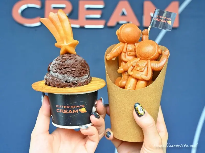 OUTER SPACE CREAM｜太空雞蛋糕、飛碟冰淇淋超萌登場，一起飛向宇宙浩瀚無垠～