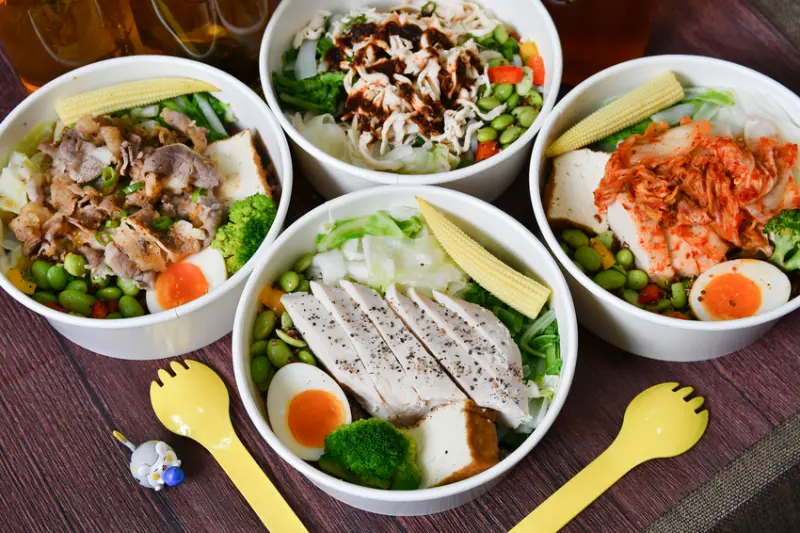 爍軒健康餐 |台中健身餐盒推薦，低GI便當推薦，菜色澎湃選擇多，麻辣蒟蒻麵必吃- 阿MON世界趴趴走