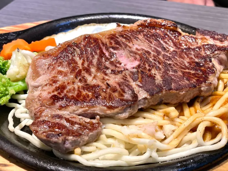 台北平價牛排【品客牛排館】高CP值牛排推薦｜超狂比臉大雪花牛排只要$370元｜肉質一流媲美高級餐廳｜經營熟客回頭率超高