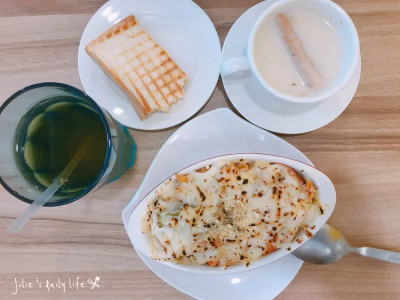 三重 義大利麵、排餐-R2義麵小棧三重店-平價義大利麵、牛排-附菜單 @跟著Julie一起走吧