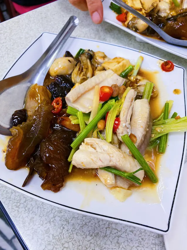 [台北海鮮]新北市石門區「168海鮮」味美價格實在的新鮮海產店/北海岸多元又平價的海鮮餐廳/店家主動分菜/附菜單