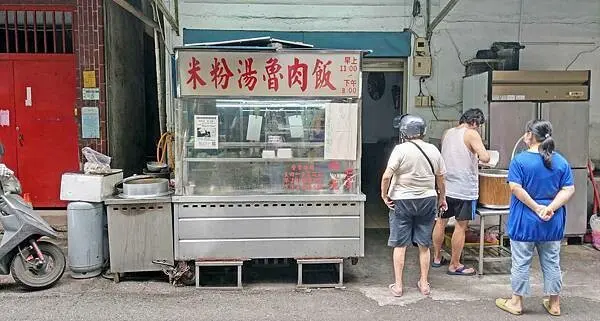 【板橋美食】莉芳小吃-隱藏在巷弄裡的50元炒飯小吃店