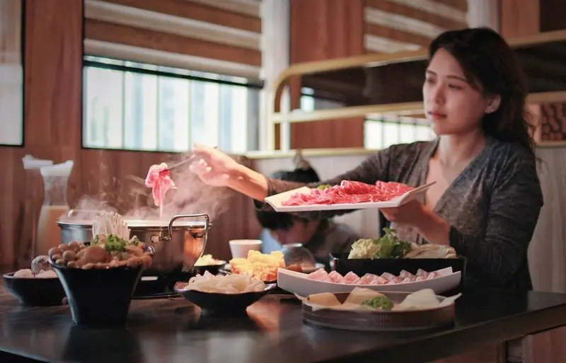 桃園鍋物美食/中壢怎麻辣頂級鴛鴦鍋，想不到在青埔也能吃到有水準的麻辣鴛鴦鍋 - Ann‧榜哥‧生活事務所