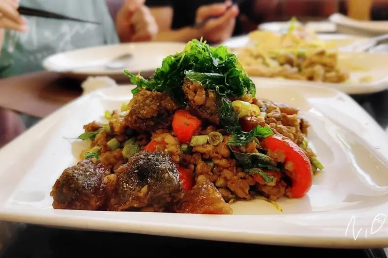 [嘉義西區]泰廚Chefs Thai 泰式料理。鮮蝦銀絲煲/涼拌薄荷豬肉/帕查炒魚片/宮廷炒三鮮/泰味打拋皮蛋。想獨享整盤香茅酥炸雞!