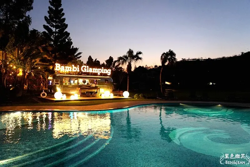 斑比跳跳頂級豪華露營》一泊四食好好玩，郭董周董也來了，奢華A5和牛燒肉拼盤.龍蝦.魚子醬松露Pizza，還有