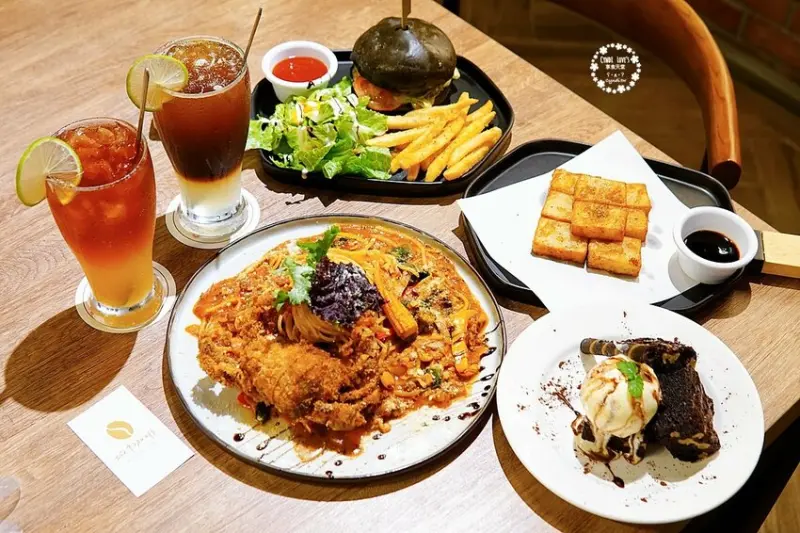 城中咖啡 MIDTOWN，145元起輕食義大利麵燉飯下午茶，高挑質感，城市中的小書香，包廂會議場地 - Cyndi loves享食天堂