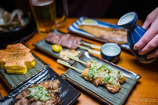 台北松山區宵夜居酒屋-老菘田，一間提供超美味的現場料理以及適合聊天小酌氛圍的松山深夜食堂。請務必注意開車不喝酒，喝酒不開車！禁止酒駕，飲酒過量有害健康！