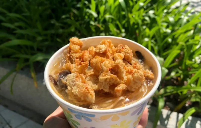 蘆洲食記｜原蘆洲永康公園素食麵線：排隊人潮不斷不是沒有原因