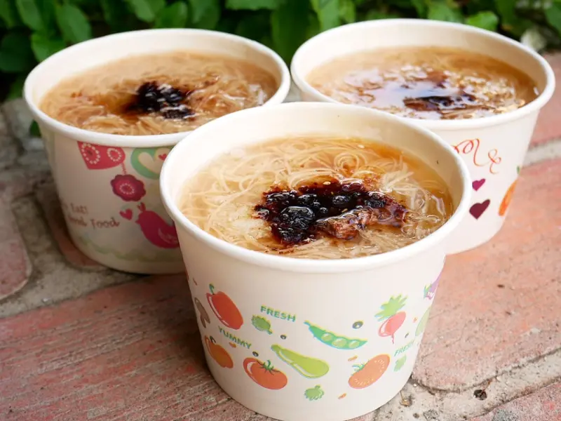 大里在地小吃重新開幕，大腸麵線買二送一，頭一次看到牛肉麵線好想吃!