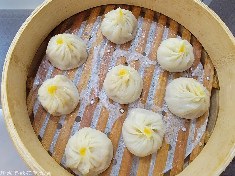 【高雄-鼓山區】青海路美食｜皮薄多汁的龍城湯包