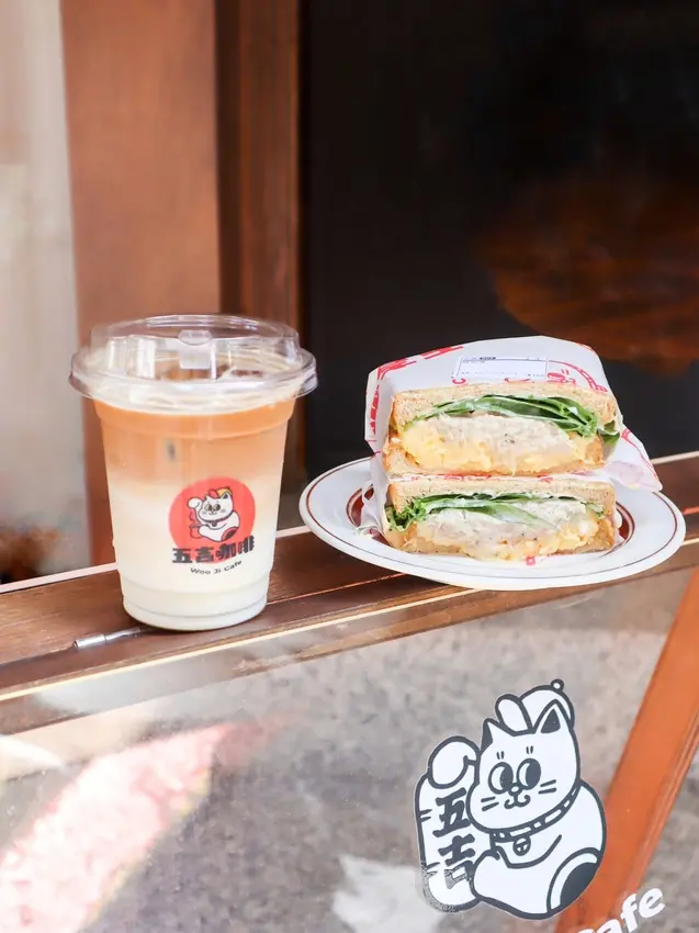 信義區可愛招財咖啡廳，早起吃早餐還有好吃的布丁！