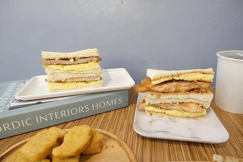 【新北三重早餐推薦】 最愛花生雞腿排蛋吐司，薯餅起司蛋餅也很必點，用料實在、價格平實，附最新菜單!!