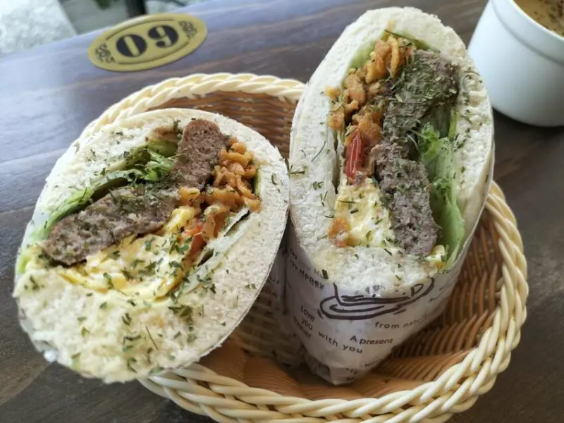 餐點多元好吃超推厚切牛招牌捲-嘉義樸樂早午餐