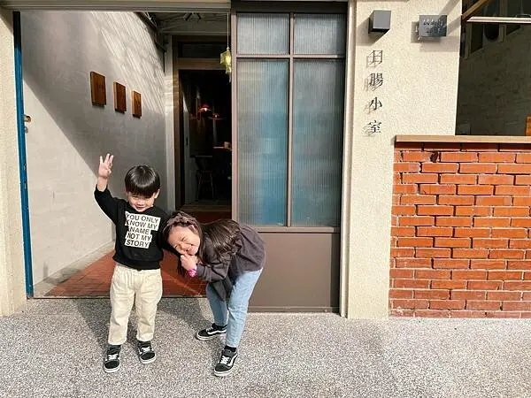 高雄「日腸小室」文青風小吃店！！吃飽再去農十六新公園 ♪