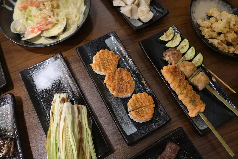 【新北板橋居酒屋】參堂居酒屋，必點鹽烤牛小排、明太子山藥及鹽烤中卷，營業時間到凌晨1:30，下班聚餐小酌好去處！(附菜單價位/近捷運江子翠站)