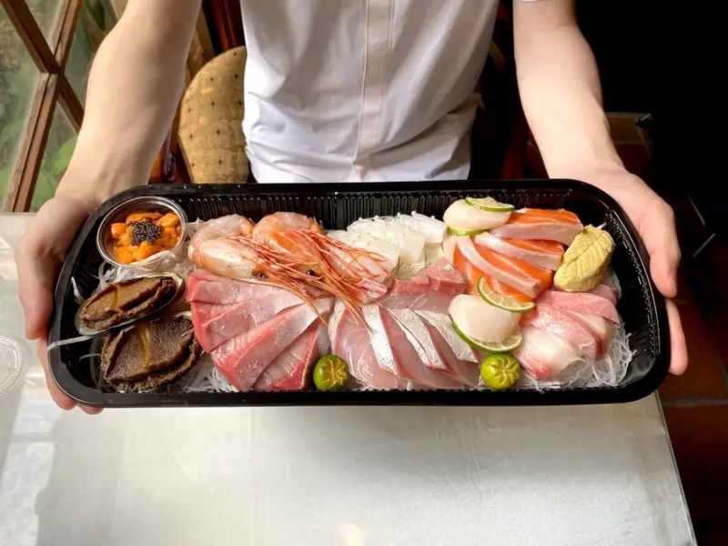 新竹美食。吃 | 實（実在る）生魚片｜超人氣厚切系生魚片就是爽。讓你的味蕾享受大海的味道