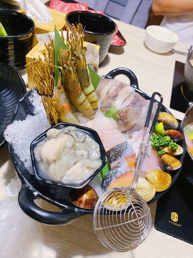 [台北火鍋]中山區松江南京站「築間幸福鍋物-台北南京二店 」菜盤無限自助吃飽飽/湯頭美味肉盤十足/甜點飲料也無限量供應/附菜單