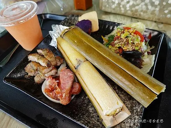 桃園北橫美食推薦/羅浮溫泉區【泉頭泰雅美食】平價好吃~獵人套餐、刺蔥香菇、樹豆勇士湯、桂花咖啡、馬告滷肉飯、水蜜桃醋飲、薑黃竹筒飯(原民美食甜點)食記+菜單