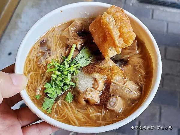 食尚玩家推薦~桃園排隊美食【阿燁紅麵線】料多大腸麵線~滷大腸/滷小腸/油條真涮嘴；肉圓~肉餡紥實有包筍丁(食記+菜單）