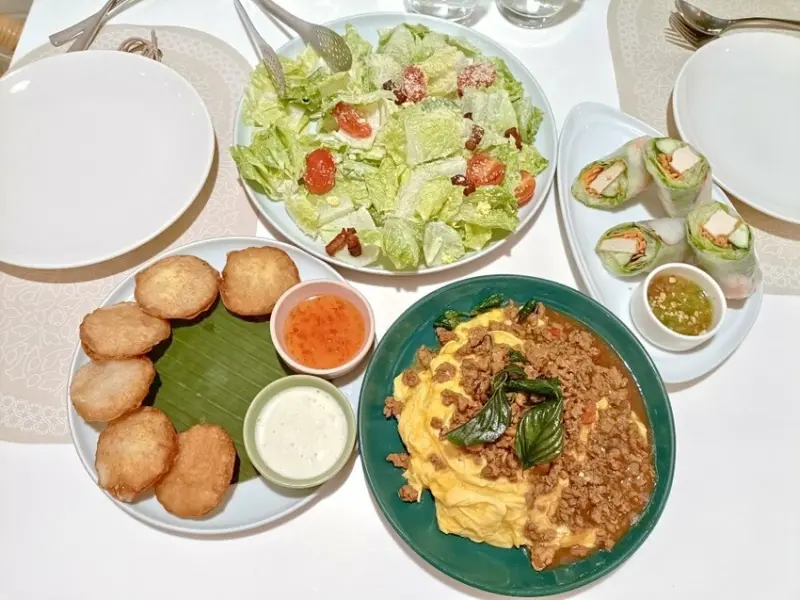 台北市大安區台北忠孝復興美食|Lady nara 曼谷新泰式料理 台北忠孝SOGO店。一個人也能吃的好、吃的巧、吃的飽飽飽!