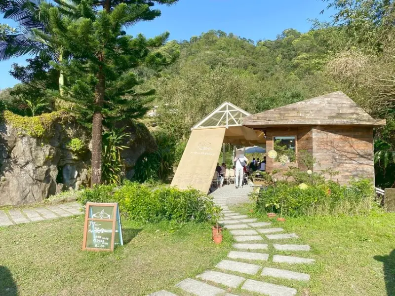 【新北坪林－心茶合一TeaFlowz】座落於山腳下的景觀餐廳(咖啡廳)/寵物友善餐廳/周邊有景點可順逛