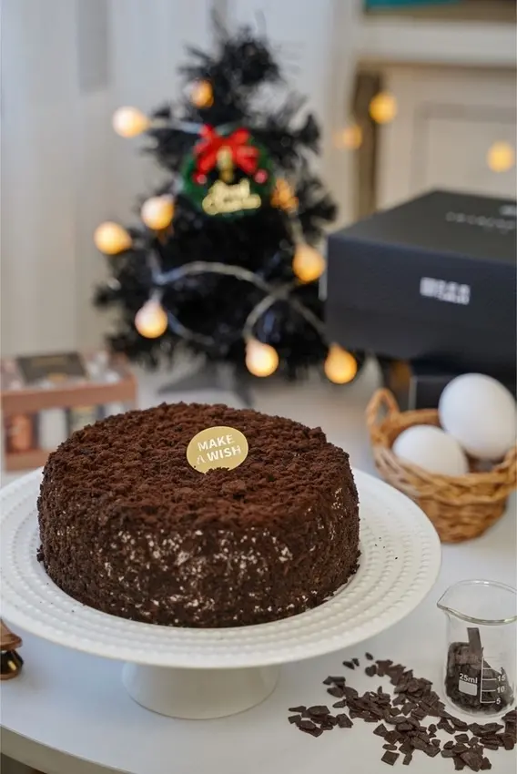| 高雄美食 |耶誕限定巧克力控快收藏/多層次口感的北海道黑酷曲爆好吃/亞尼克 高雄澄清店
