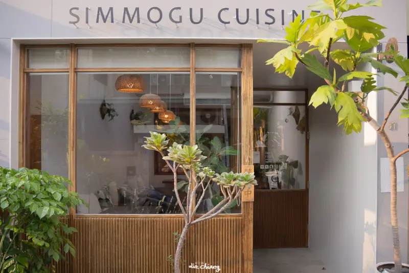 台中西區巷弄中植栽、木質系餐廳、咖啡廳下午茶-溪木