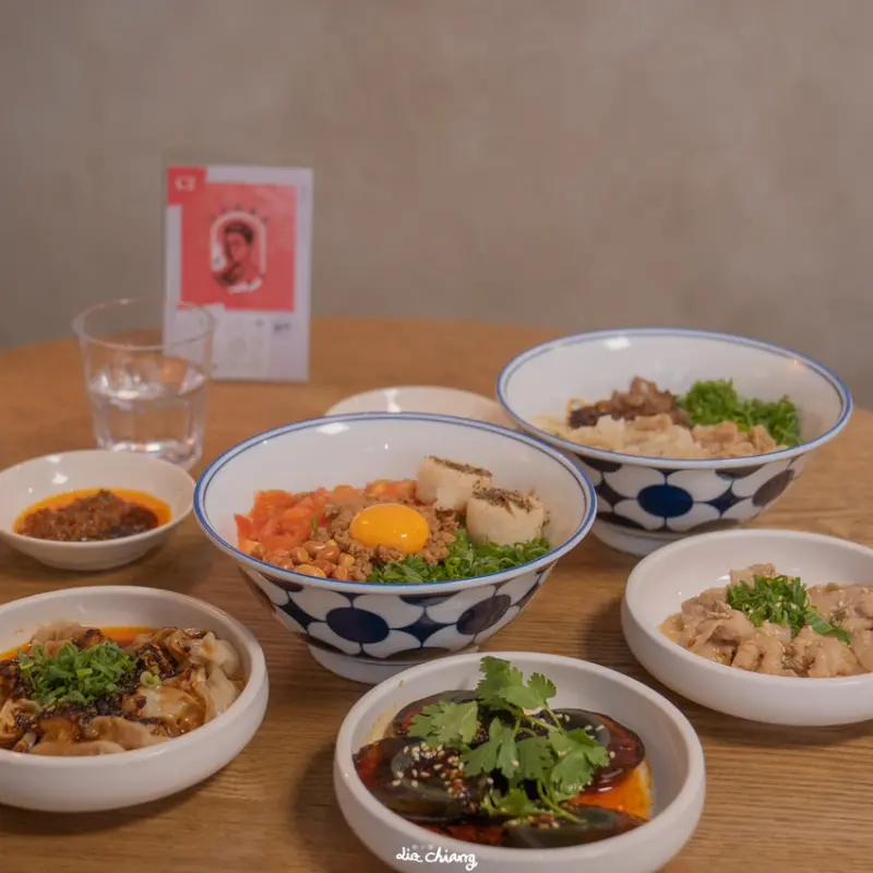 台中西區 發愣吃VARMT，模範街文青麵店，可自行更換配菜、辣度，自由度很高。