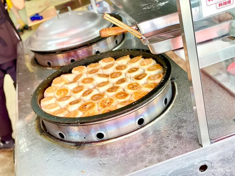 新爸水煎包專門店-潭子必吃的排隊水煎包，只有外帶、只營業到早上10點！