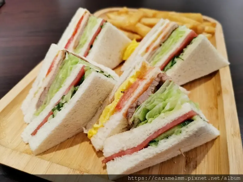 【新竹竹北】人來豐早午餐 漢堡 吐司 總匯 蛋餅 鐵板麵 台式早午餐 竹北早餐 竹北早午餐 喜來登商圈 人來豐早午餐菜單