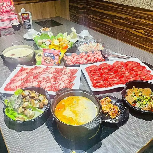 【高雄火鍋推薦-肉多多仁雄店】台灣火鍋第一品牌肉多多大變身｜全新菜單，多種熟成肉品搭配爆炒神湯，保證回味無窮。
