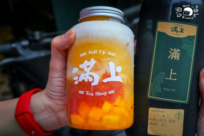 終於喝到去年錯過的楊枝甘露，瓶裝有質感又好喝，爆濃仙草茶必買！隱藏版仙草茶葉蛋也好吃