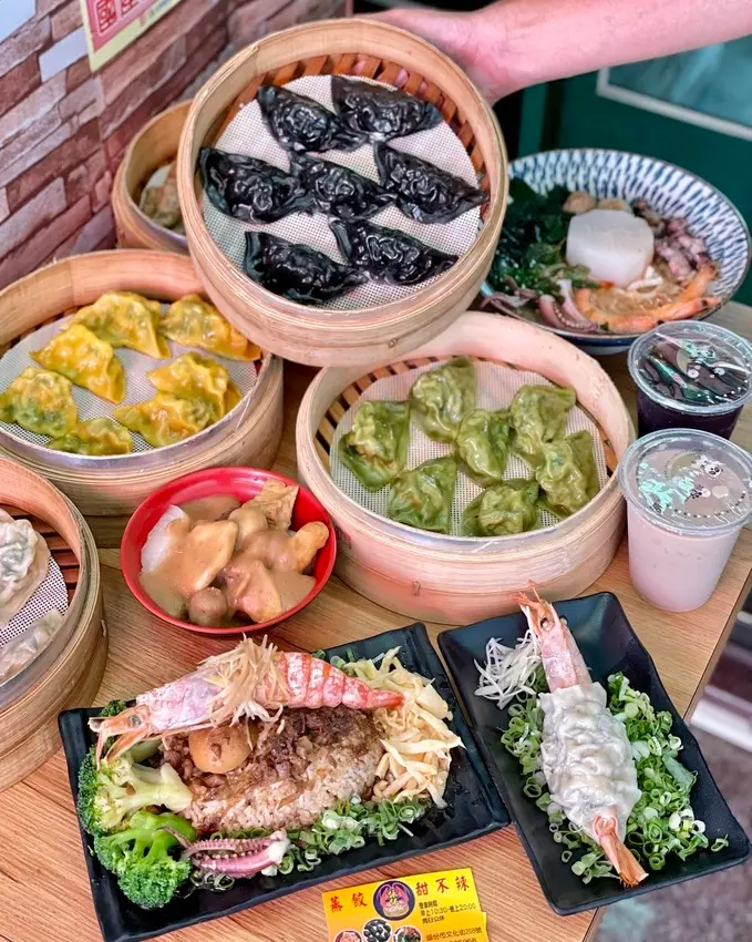 【詠記蒸餃甜不辣】五顏六色的蒸餃是以天然食材下去製作，還有每日限量的「天使蝦扯蛋滷肉飯」、「天使紅蝦蒸餃」可以選擇！(內有菜單MENU) - 阿華田的美食日記