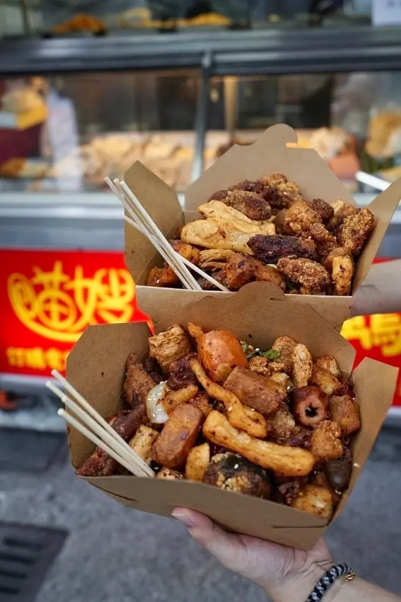 喵嫂鹹酥雞- 排三個小時也要吃到的台南麻辣鹹酥雞，酥脆鹹酥雞與麻辣花椒撞出全新火花，台南必吃小吃