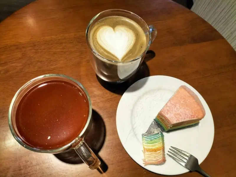 一週只賣四天超夢幻吸睛的彩虹千層-嘉義藏咖啡