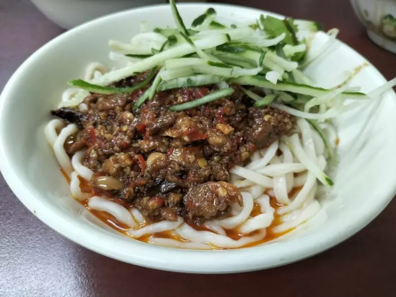 辣中帶香味道有層次的虎辣麵-嘉義趙記溫州大餛飩