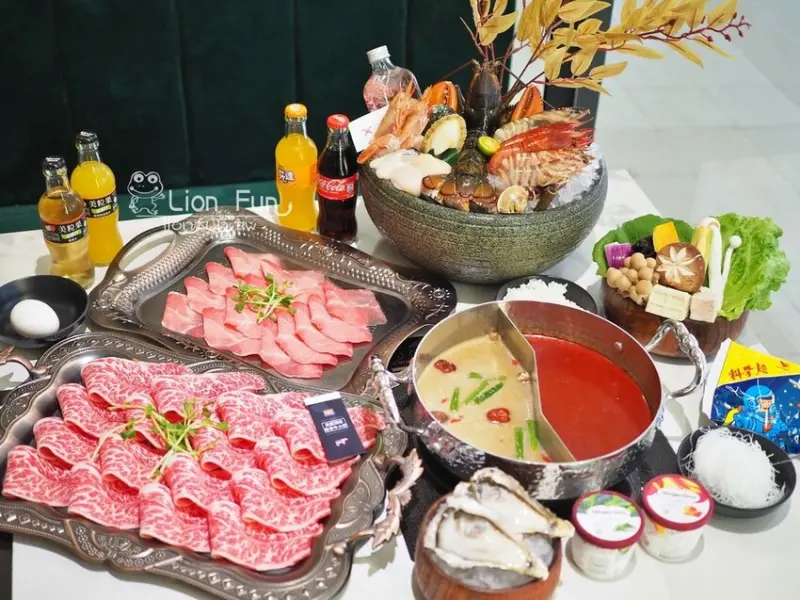 高雄火鍋推薦｜花花世界鍋物高雄左營旗艦店。巨蛋餐廳推薦｜網美餐廳｜鴛鴦火鍋｜母親節｜父親節餐廳推薦