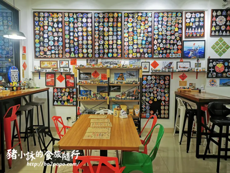 高雄。彌陀》厚福早午餐。玲瑯滿目，讓人驚嘆的滿滿模型