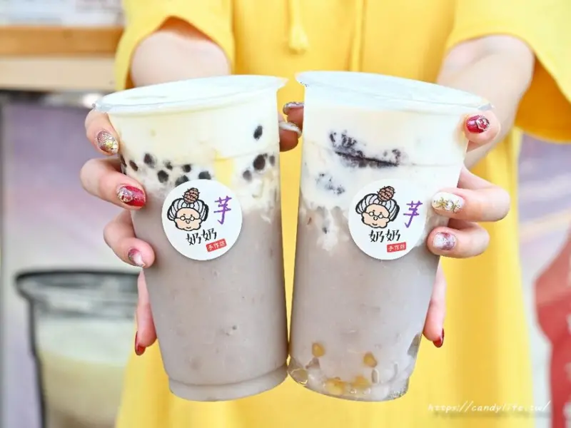 芋奶奶手作坊｜台中芋頭控必訪！超狂芋頭牛奶在這裡，芋泥超過半杯，香濃不甜膩，還有超多料可以加～