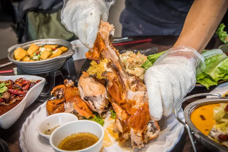 南投縣竹山鎮饗富滬川台菜窯烤雞｜滿滿雞汁大奔流！皮脆肉嫩極品烤全雞