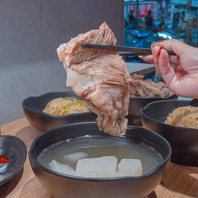 手掌大排骨、濃厚蝦味高麗菜炒飯，還能無限加湯，東區古早味小吃 | 【台北 大安區】誠記原汁排骨 大安店